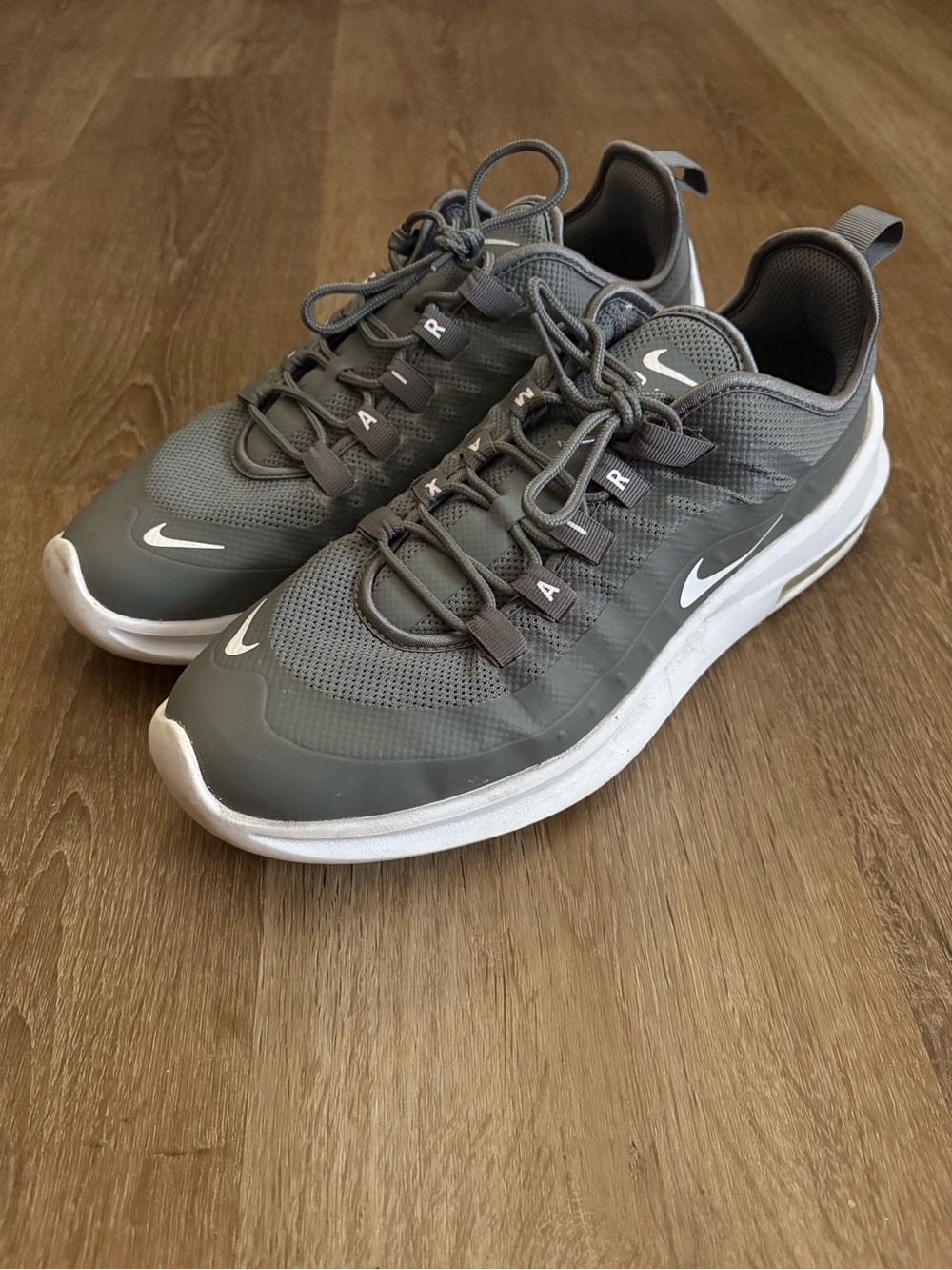 Nike Men's Gray and White Athletic Running Shoes